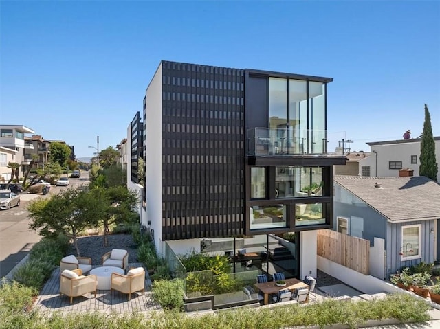 2821 Alma Ave, Manhattan Beach, CA 90266 - view of building exterior