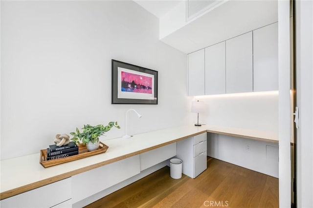 2821 Alma Ave, Manhattan Beach, CA 90266 - unfurnished office featuring built in study area and dark wood-style floors