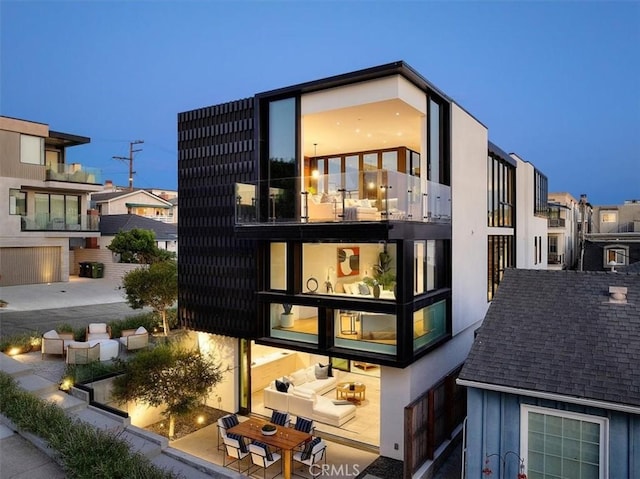 2821 Alma Ave, Manhattan Beach, CA 90266 - rear view of property featuring a balcony