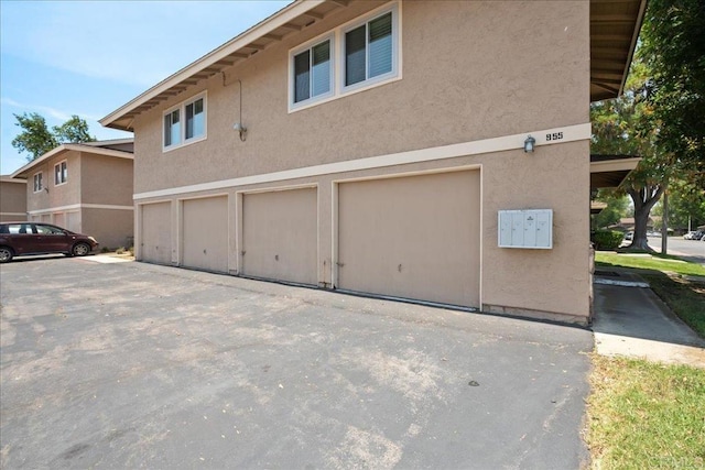 955 Amistad Pl Unit C, El Cajon, CA 92019 - view of side of home with stucco siding and a garage