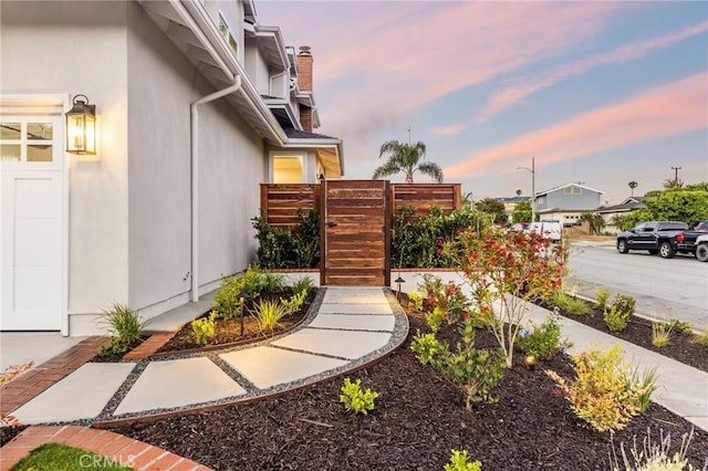 245 Surf Pl, Seal Beach, CA 90740 - view of yard at dusk
