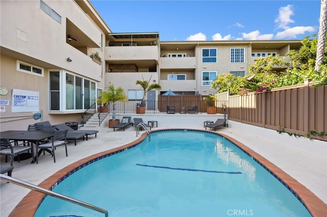 1010 Palm Ave Unit 207, West Hollywood, CA 90069 - community pool with a patio area