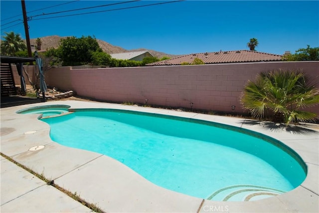 9464 Palm Dr, Desert Hot Springs, CA 92240 - view of swimming pool with a fenced backyard and a pool with connected hot tub