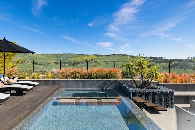 15614 S Chevy Chase, San Diego, CA 92127 - outdoor pool featuring an in-ground hot tub