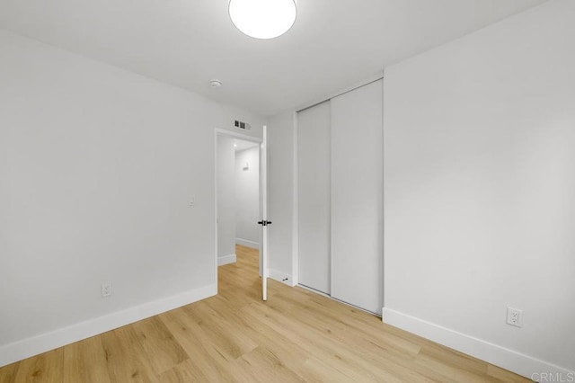10437 Hermanos Rd, San Diego, CA 92124 - empty room with light wood-style floors and a smoke detector