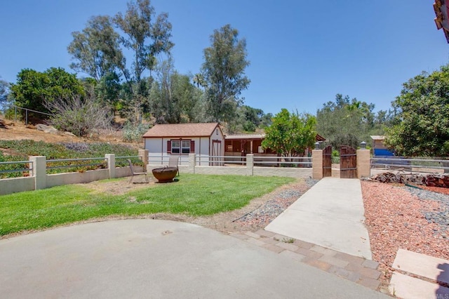 2605 Kauana Loa Dr, Escondido, CA 92029 - fenced front yard featuring a gate and an outbuilding