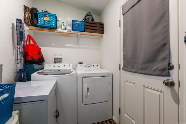 2605 Kauana Loa Dr, Escondido, CA 92029 - laundry room with independent washer and dryer