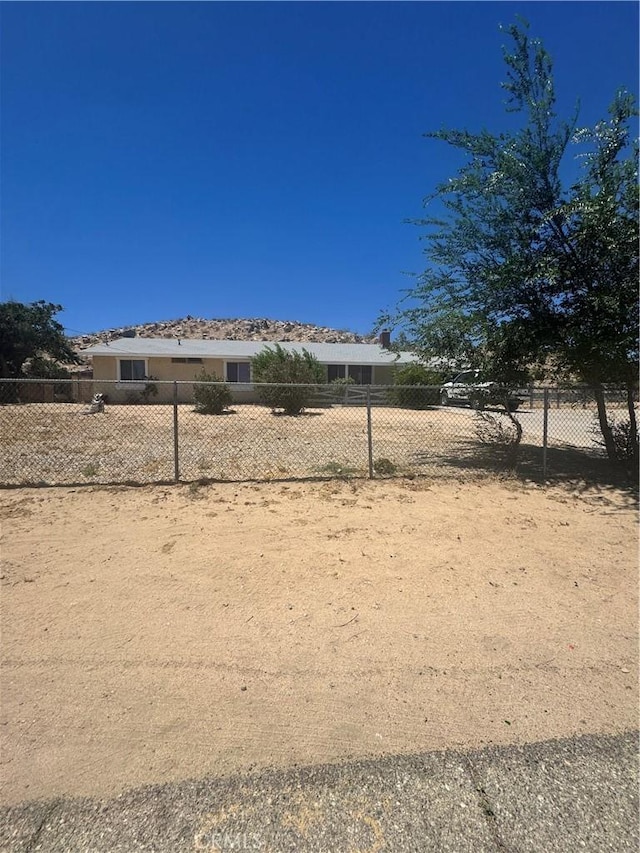 16840 Mackennas Gold Ave, Lake Los Angeles, CA 93591 - view of fenced yard