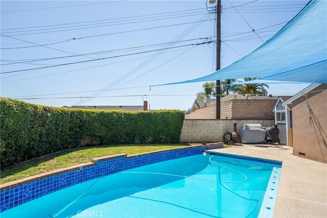 469 N Nearglen Ave, Covina, CA 91724 - view of swimming pool featuring a fenced backyard