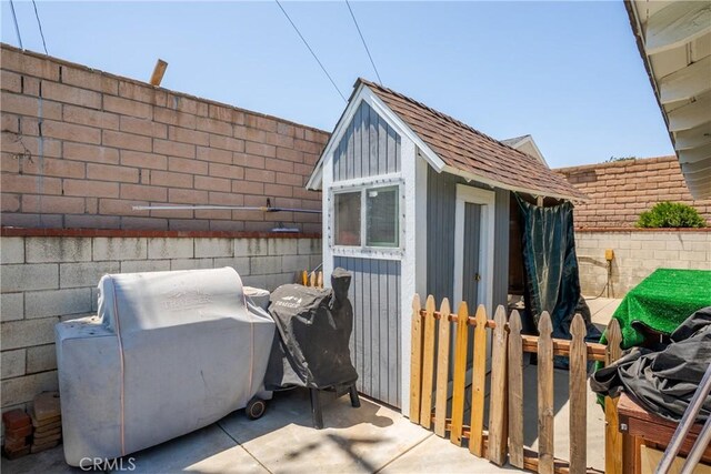 469 N Nearglen Ave, Covina, CA 91724 - fenced backyard with an outdoor structure and area for grilling