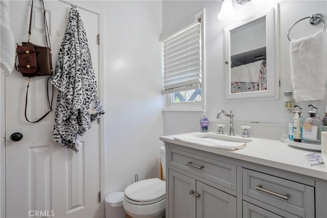 469 N Nearglen Ave, Covina, CA 91724 - full bath with vanity and a shower with shower curtain