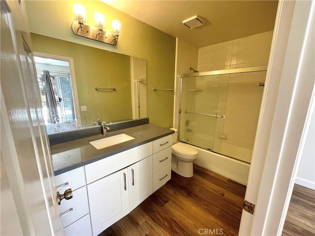 363 Cleo St, Laguna Beach, CA 92651 - full bath with wood finished floors, vanity, bath / shower combo with glass door, and a textured ceiling