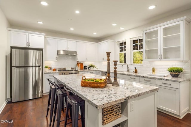 11570 Oakcrest Ave, Ojai, CA 93023 - kitchen with freestanding refrigerator, under cabinet range hood, white cabinetry, backsplash, and recessed lighting