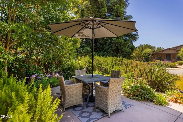 11570 Oakcrest Ave, Ojai, CA 93023 - view of patio featuring outdoor dining space