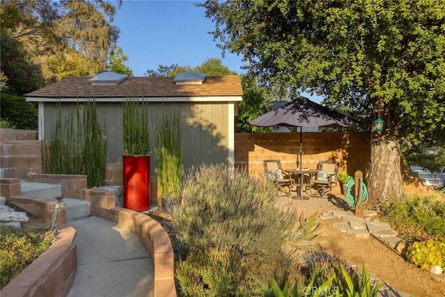 6541 Tokay Rd, Tujunga, CA 91042 - view of patio with outdoor dining area