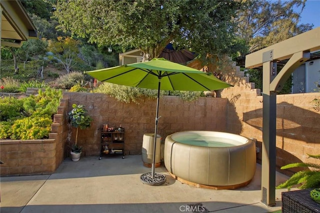 6541 Tokay Rd, Tujunga, CA 91042 - view of patio / terrace featuring a hot tub
