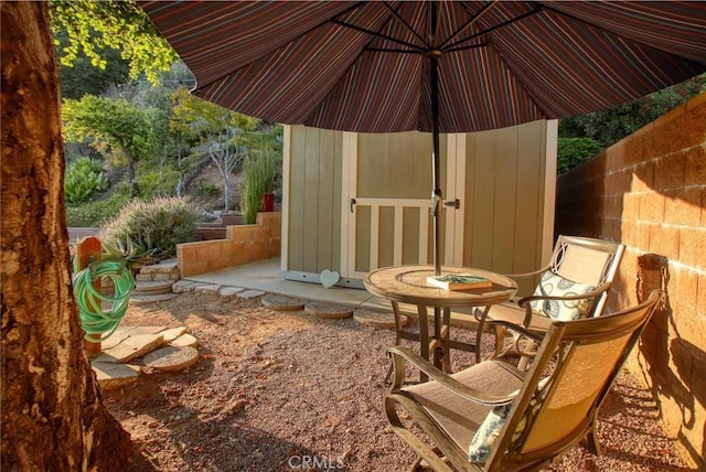 6541 Tokay Rd, Tujunga, CA 91042 - view of patio with a shed