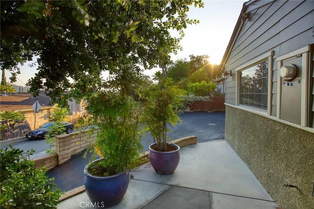 6541 Tokay Rd, Tujunga, CA 91042 - view of patio