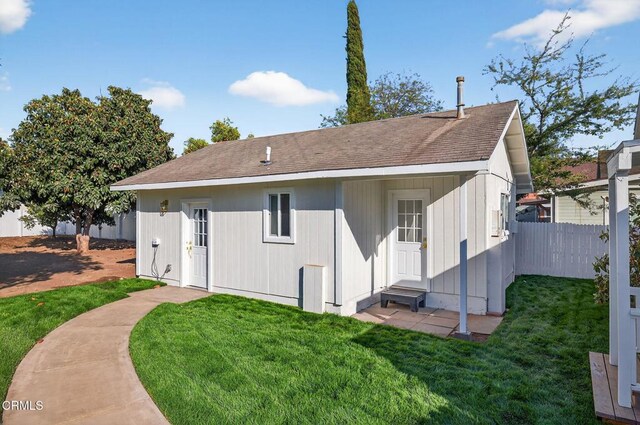 221 N 7th St, Santa Paula, CA 93060 - back of property with a shingled roof