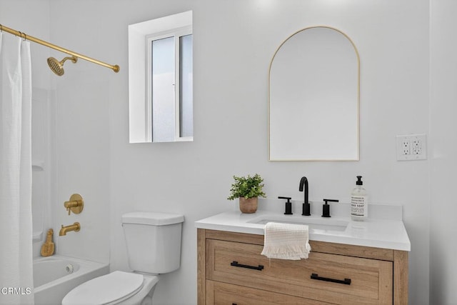 221 N 7th St, Santa Paula, CA 93060 - full bathroom featuring vanity and shower / tub combo with curtain