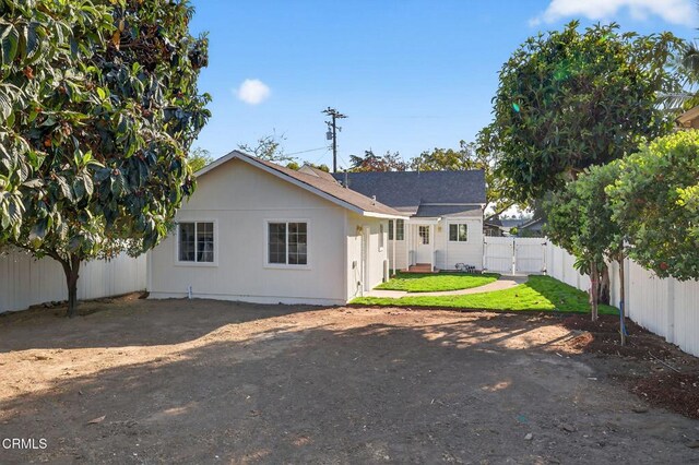 221 N 7th St, Santa Paula, CA 93060 - back of house featuring a fenced backyard