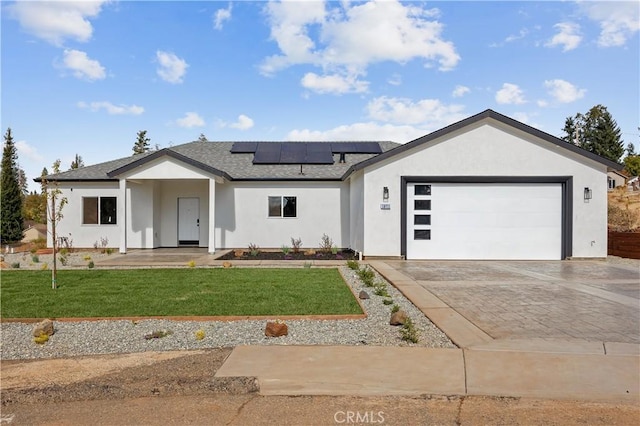 1671 Sweetbriar Ln, Paradise, CA 95969 - ranch-style home featuring solar panels, a garage, a front yard, roof with shingles, and stucco siding