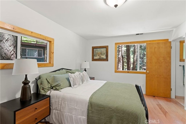 27917 Squirrel Ln, Lake Arrowhead, CA 92352 - bedroom featuring light wood finished floors