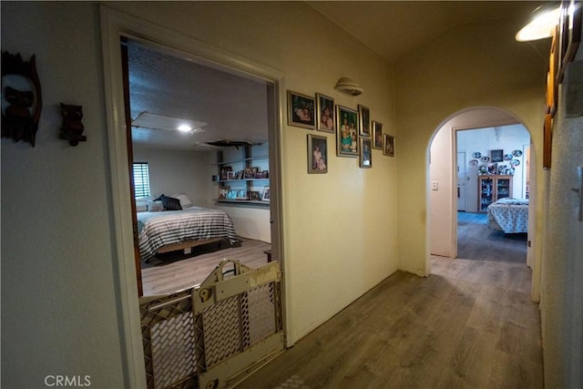 22731 Bryman Rd, Oro Grande, CA 92368 - hallway featuring wood finished floors, arched walkways, and lofted ceiling