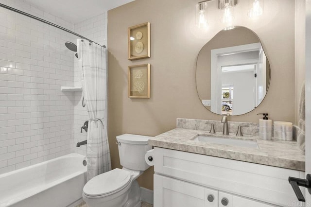 3585 Redwood St, San Diego, CA 92104 - full bath featuring vanity and shower / bathtub combination with curtain