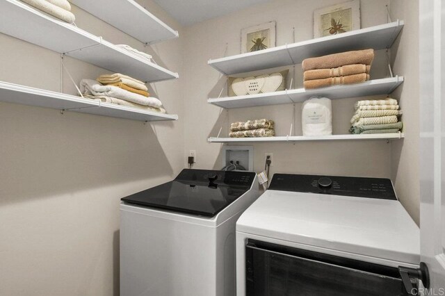 3585 Redwood St, San Diego, CA 92104 - laundry area featuring washer and dryer