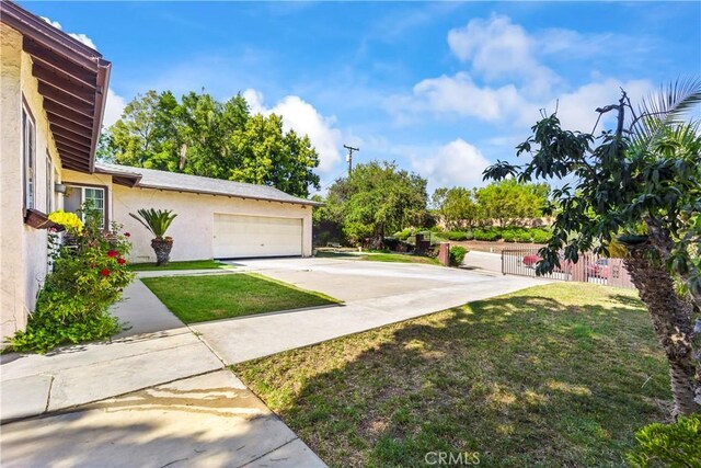 822 Corona Ave, Corona, CA 92879 - view of yard featuring concrete driveway and a garage