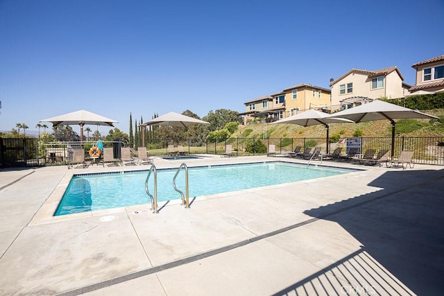 26370 Piazza Di Sarro, Newhall, CA 91321 - community pool featuring a hot tub and a patio area