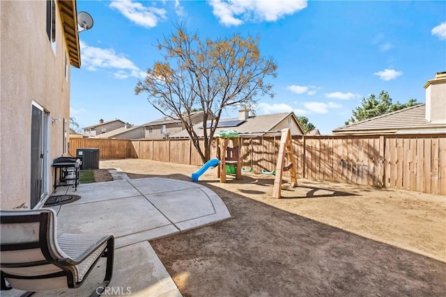 3260 Ivy Ct, Perris, CA 92571 - fenced backyard with a patio