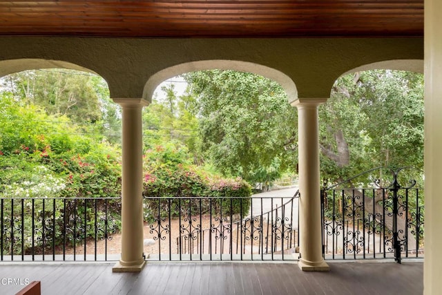 413 Sycamore Pl, Sierra Madre, CA 91024 - view of patio / terrace