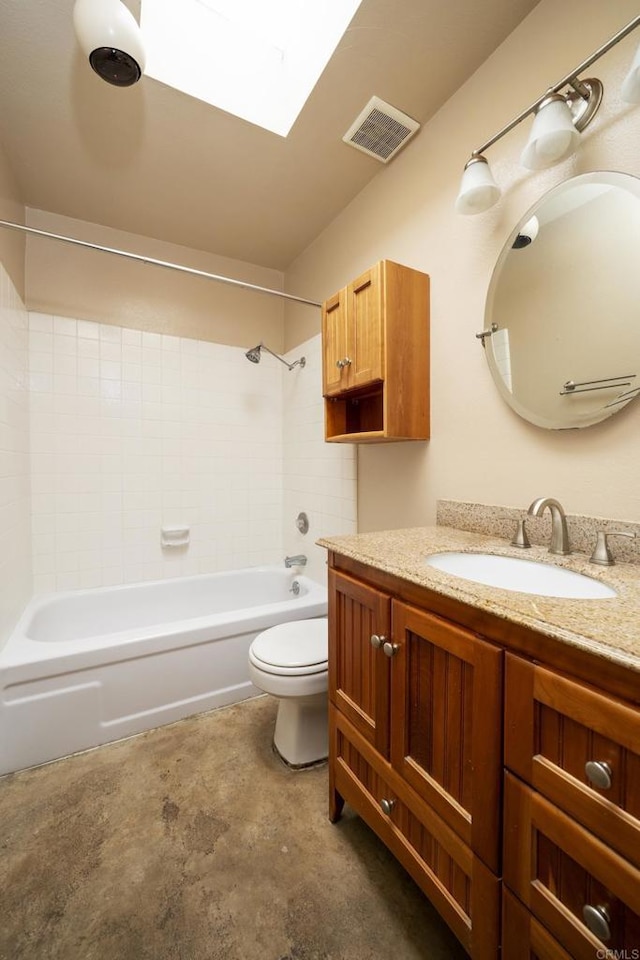 5155 W Point Loma Blvd Unit 9, San Diego, CA 92107 - full bath with vanity, tub / shower combination, and a skylight