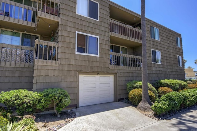 5155 W Point Loma Blvd Unit 9, San Diego, CA 92107 - view of property featuring a garage and concrete driveway