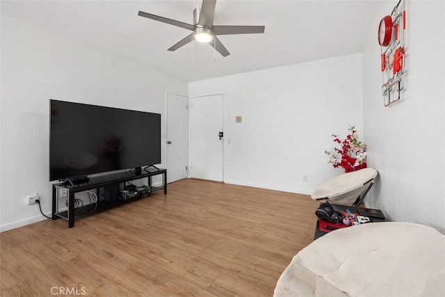 3142 Midway Dr Unit 312, San Diego, CA 92110 - living area featuring light wood finished floors and ceiling fan