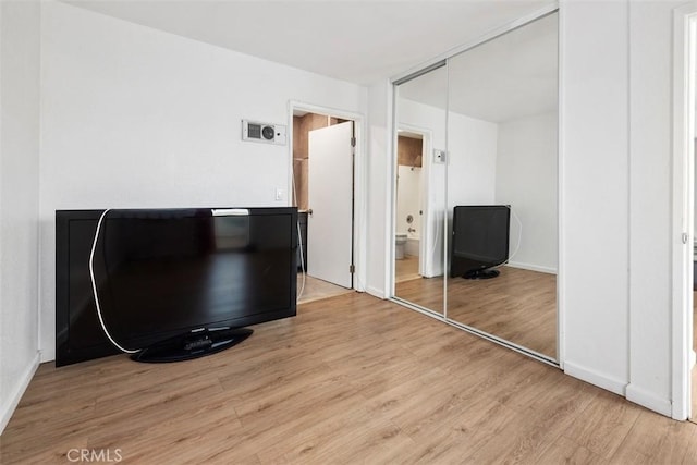 3142 Midway Dr Unit 312, San Diego, CA 92110 - bedroom featuring light wood finished floors, a closet, and ensuite bath