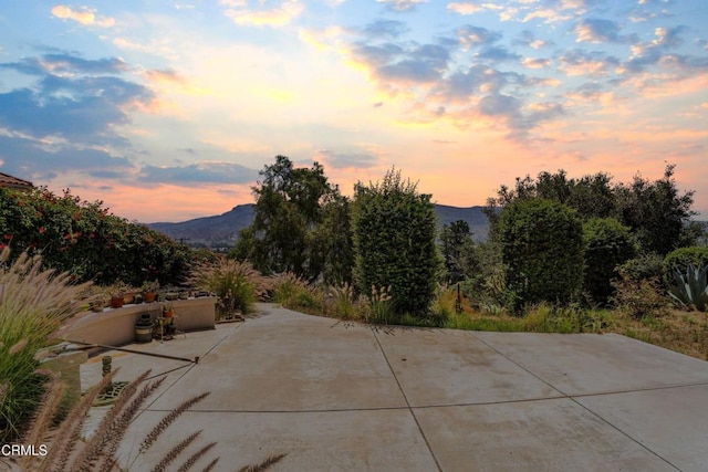 800 Manor Ridge Rd, Santa Paula, CA 93060 - patio terrace at dusk with a patio area and a mountain view