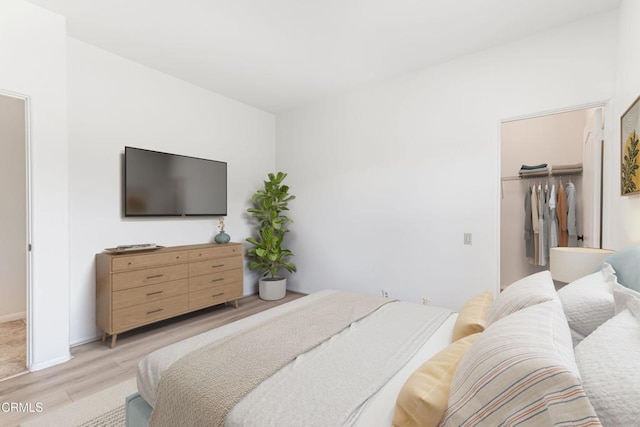 800 Manor Ridge Rd, Santa Paula, CA 93060 - bedroom featuring light wood-style floors, a walk in closet, and a closet