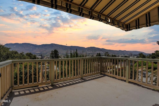 800 Manor Ridge Rd, Santa Paula, CA 93060 - balcony at dusk featuring a mountain view and a patio