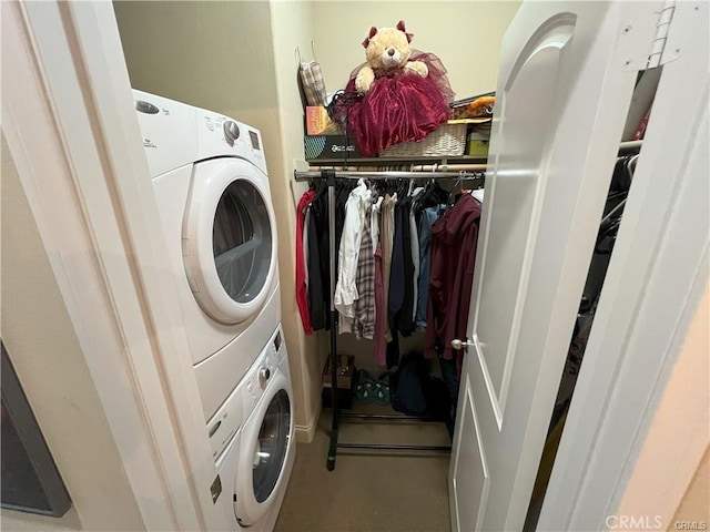 4866 Stoneglen Ave, Fontana, CA 92336 - washroom featuring estacked washer and dryer