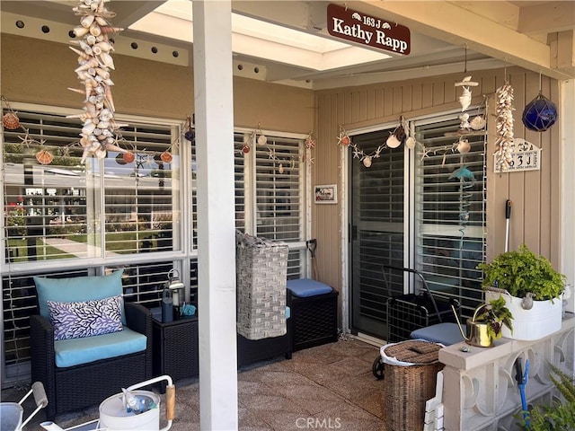 1271 Kenwood Rd Unit M7-J, Seal Beach, CA 90740 - view of covered porch