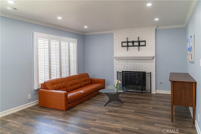 1845 Anaheim Ave Unit 27, Costa Mesa, CA 92627 - living room featuring crown molding, wood finished floors, a fireplace, and recessed lighting