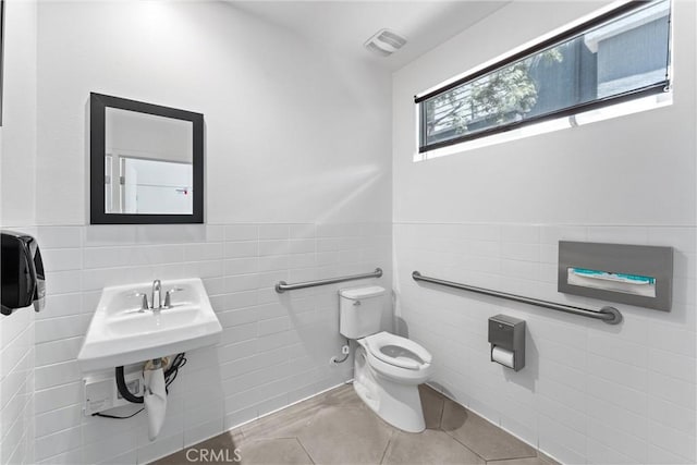 206 Alamo Ct, Long Beach, CA 90802 - bathroom with tile walls, tile patterned floors, and wainscoting