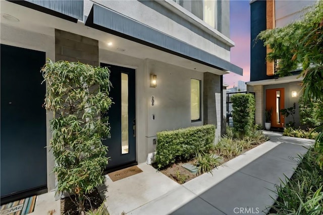 206 Alamo Ct, Long Beach, CA 90802 - exterior entry at dusk featuring stucco siding