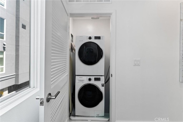206 Alamo Ct, Long Beach, CA 90802 - laundry area with stacked washer and clothes dryer