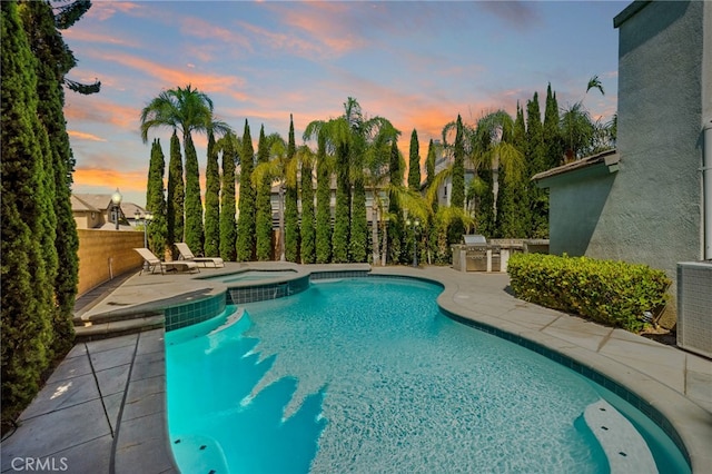 501 Newman Cir, Placentia, CA 92870 - pool at dusk with exterior kitchen, a patio, and a pool with connected hot tub