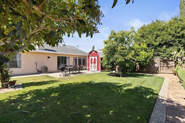 4068 De La Vina Way, Sacramento, CA 95823 - view of yard featuring a patio and an outdoor structure