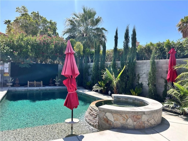 9830 Mesquite Ave, Desert Hot Springs, CA 92240 - view of pool with a pool with connected hot tub